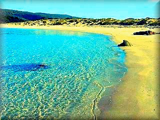 Der Strand von Algaiarens im Gebiet La Vall ist ein Strand, der kaum besucht wurde, da der Zugangsweg privat war; auch heute ist die Besucherzahl noch begrenzt
